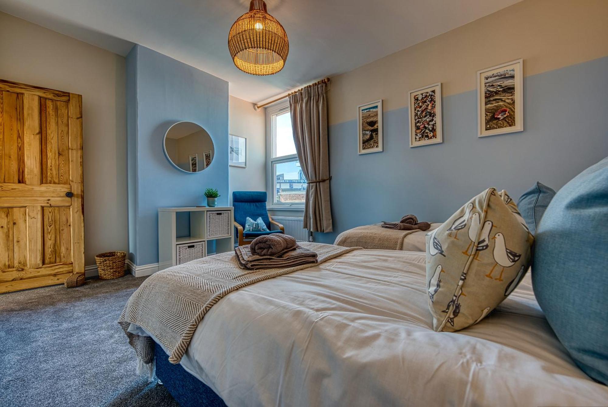 2 Bedrooms Modern, Stunning & Stylish Contractor House, Prime Portsmouth Location With Free Parking Permit, Summer Special Offer!! - By Blue Puffin Stays Luaran gambar