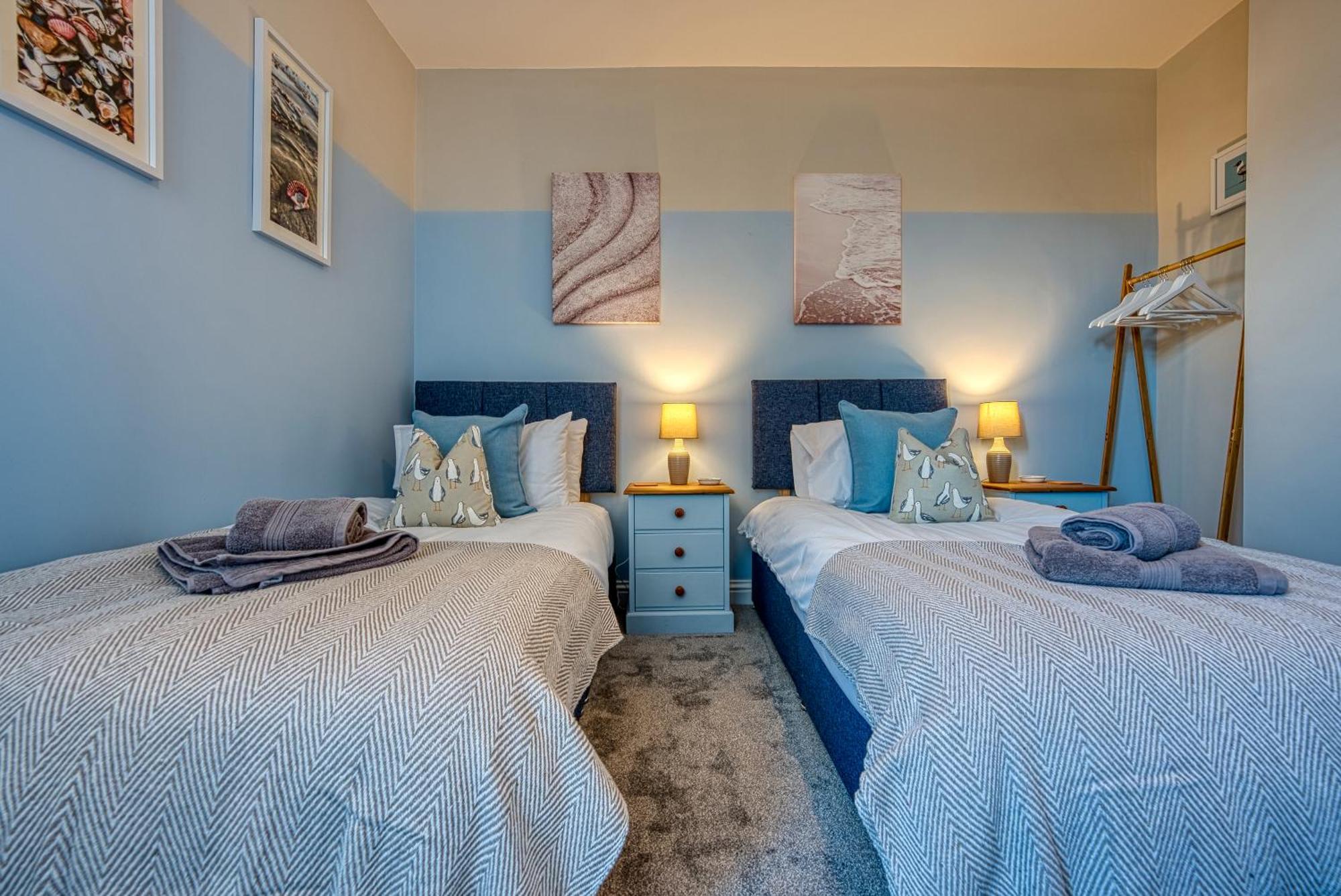2 Bedrooms Modern, Stunning & Stylish Contractor House, Prime Portsmouth Location With Free Parking Permit, Summer Special Offer!! - By Blue Puffin Stays Luaran gambar