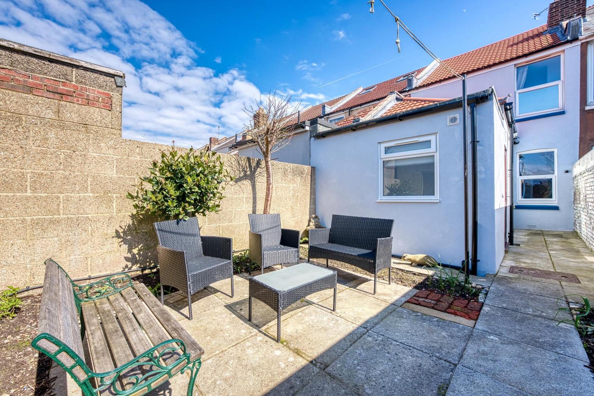 2 Bedrooms Modern, Stunning & Stylish Contractor House, Prime Portsmouth Location With Free Parking Permit, Summer Special Offer!! - By Blue Puffin Stays Luaran gambar