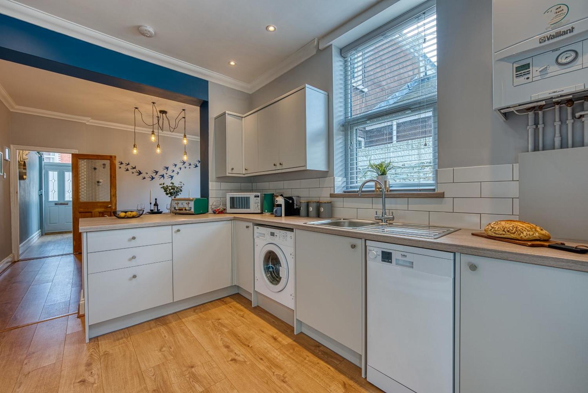 2 Bedrooms Modern, Stunning & Stylish Contractor House, Prime Portsmouth Location With Free Parking Permit, Summer Special Offer!! - By Blue Puffin Stays Luaran gambar