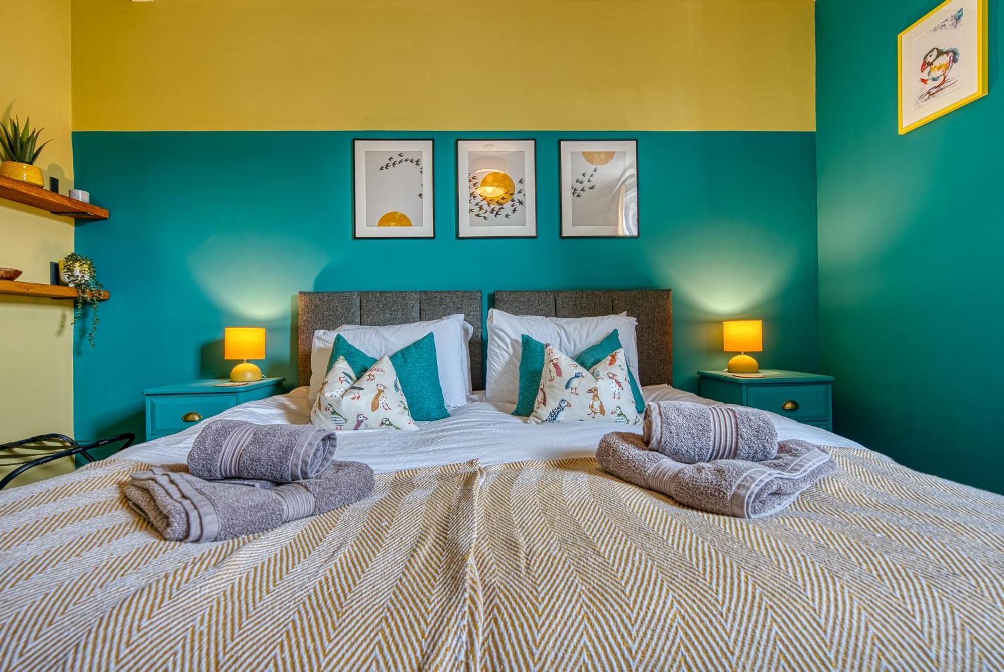 2 Bedrooms Modern, Stunning & Stylish Contractor House, Prime Portsmouth Location With Free Parking Permit, Summer Special Offer!! - By Blue Puffin Stays Luaran gambar