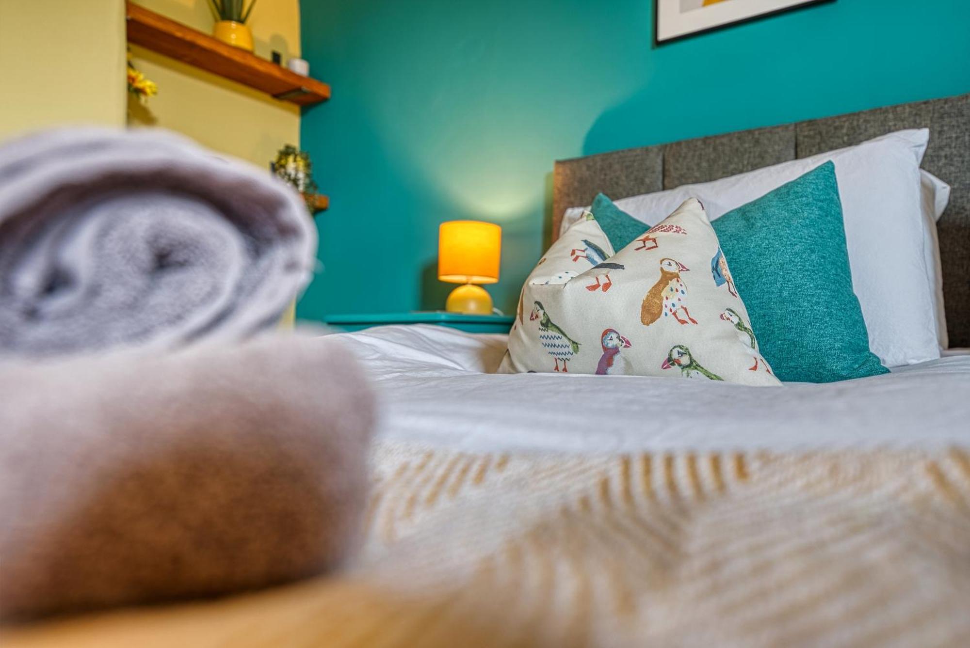 2 Bedrooms Modern, Stunning & Stylish Contractor House, Prime Portsmouth Location With Free Parking Permit, Summer Special Offer!! - By Blue Puffin Stays Luaran gambar